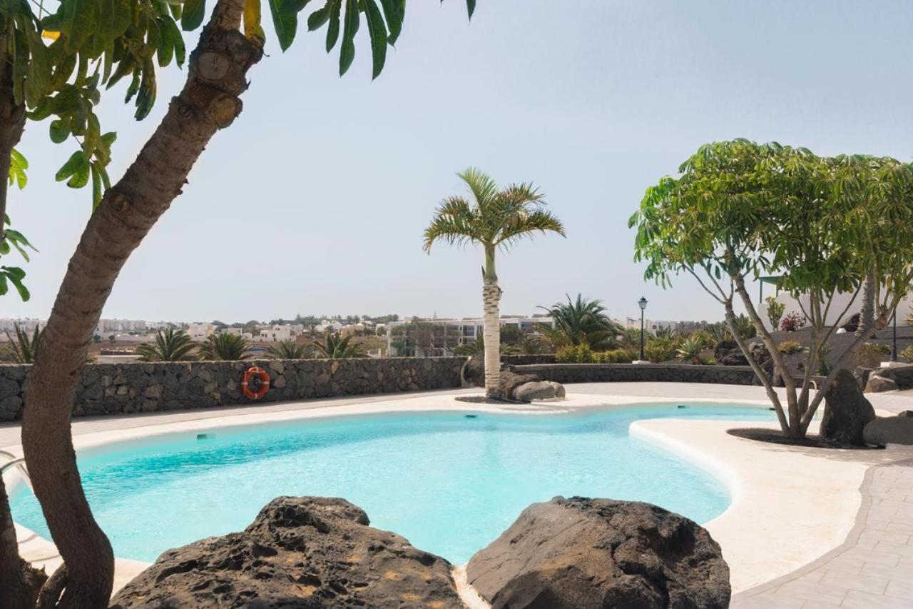 Apartamento Om Con Piscina Y Vistas Al Mar Apartment Costa Teguise Luaran gambar