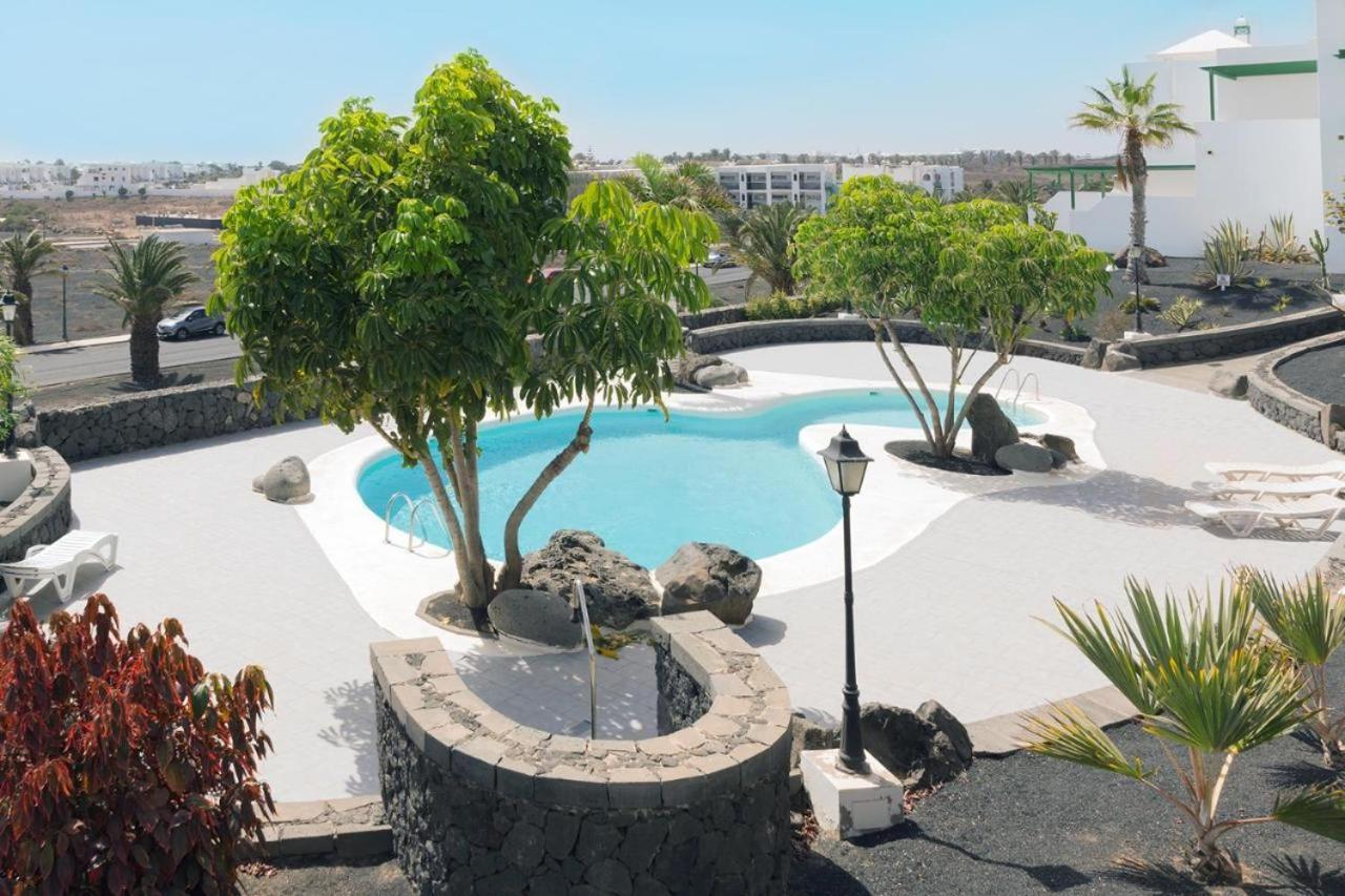 Apartamento Om Con Piscina Y Vistas Al Mar Apartment Costa Teguise Luaran gambar